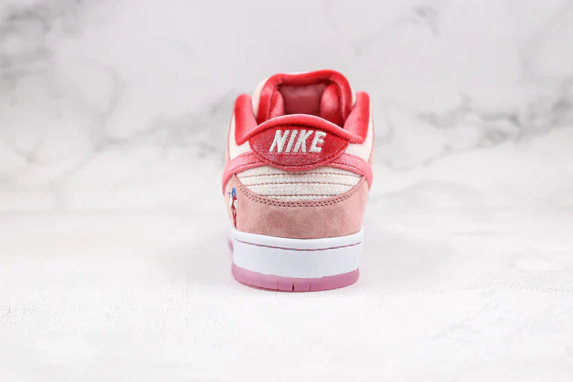 Nike SB Dunk Low Strangelove–Exclusivo