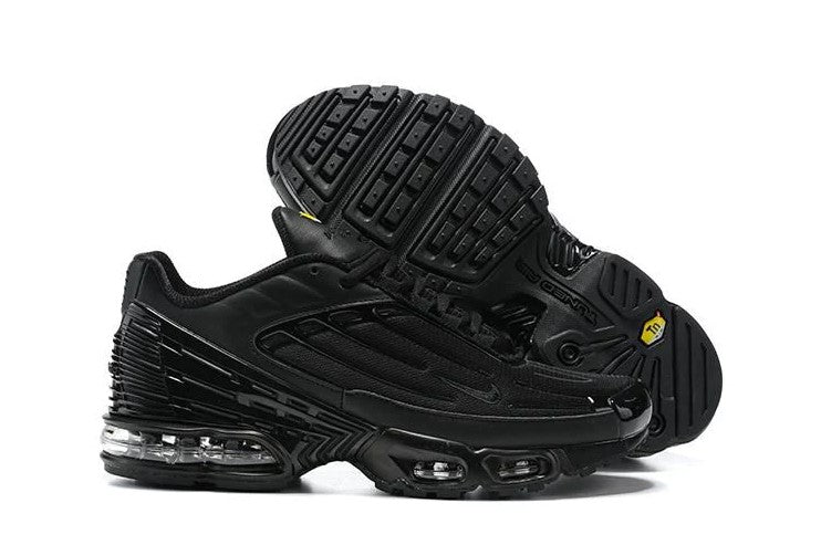 AIR MAX PLUS TN3 TRIPLE BLACK–Clássico