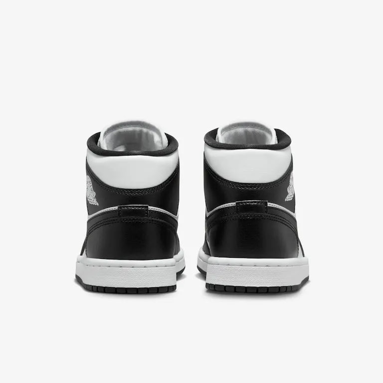 Air Jordan 1 Mid Panda–Elegante