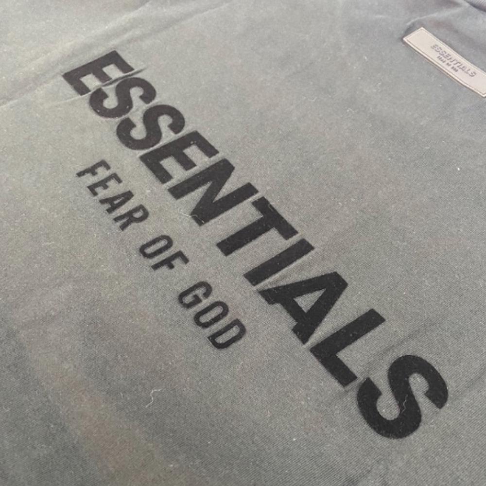 Camiseta Fear Of God Essentials Stretch Limo SS22–Confortável