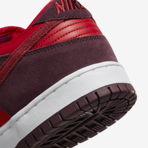 SB Dunk Low Cherry–Elegante