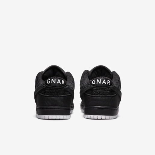 SB Dunk Low Gnarhunters–Premium