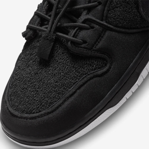SB Dunk Low Gnarhunters–Premium