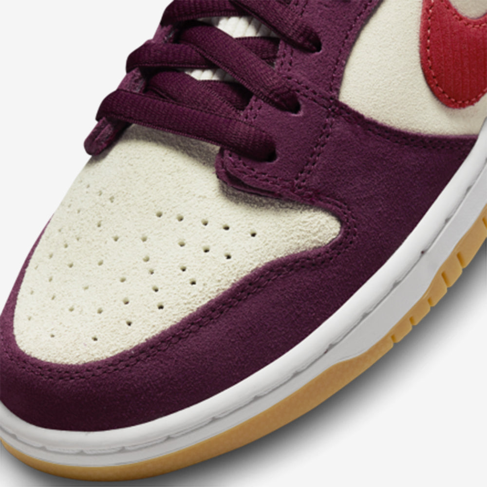 SB Dunk Low Skate Like a Girl–Clássico