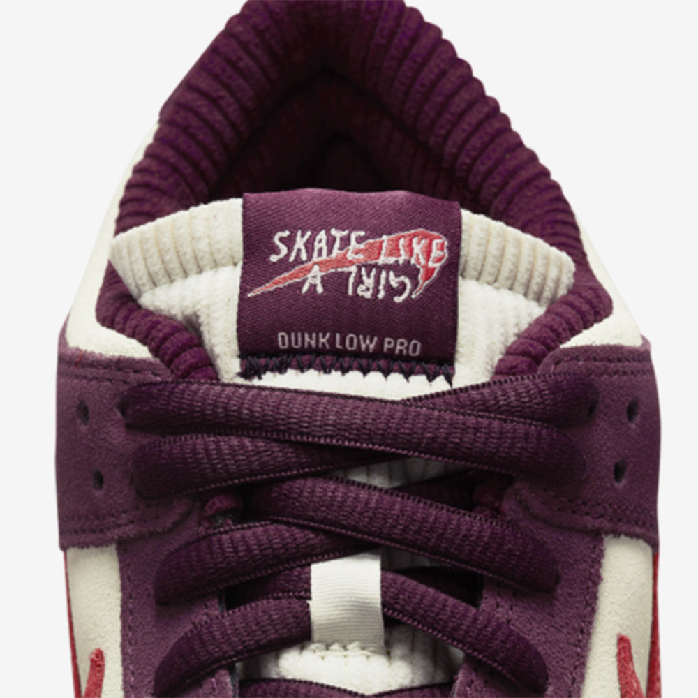 SB Dunk Low Skate Like a Girl–Clássico