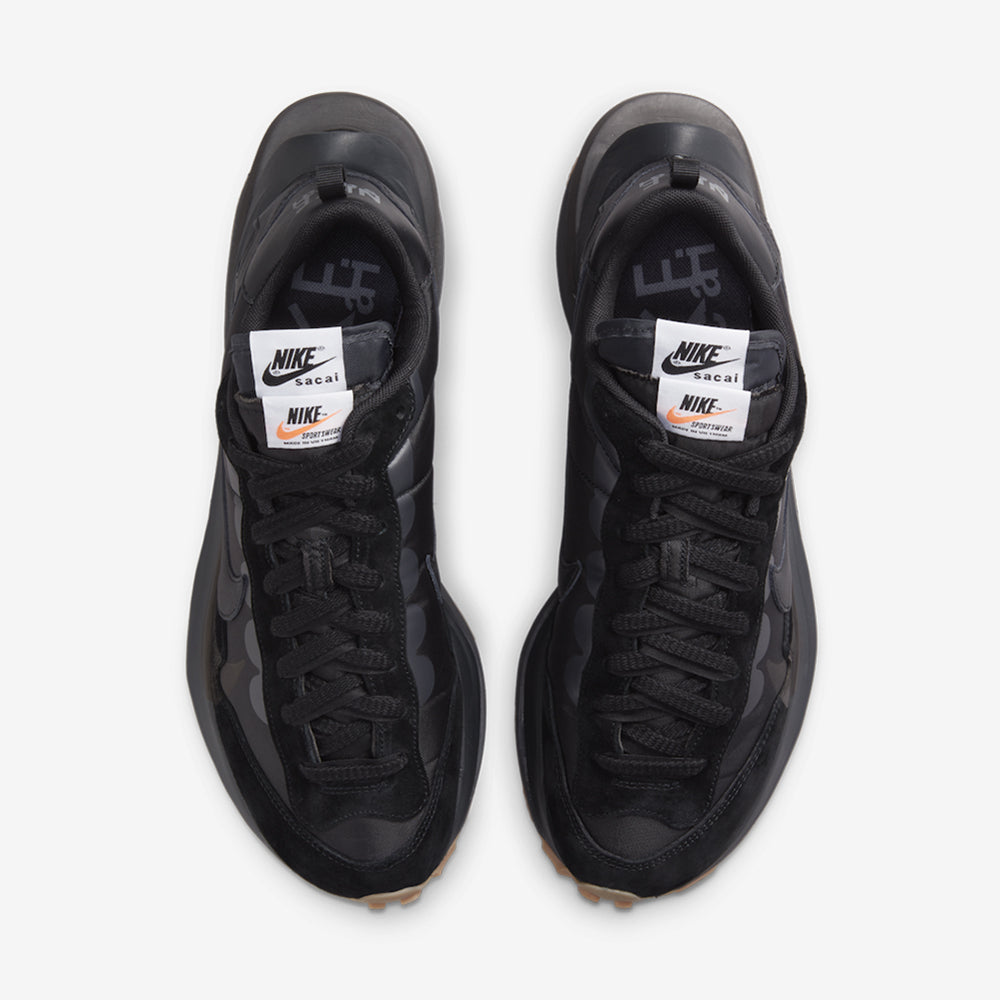 Sacai x VaporWaffle Black and Gum–Exclusivo