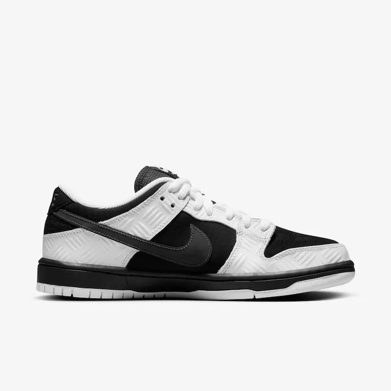 TIGHTBOOTH x SB Dunk Low Black White–Clássico