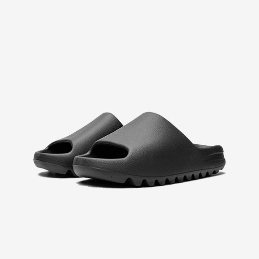 Yeezy Slide Onyx–Clássico