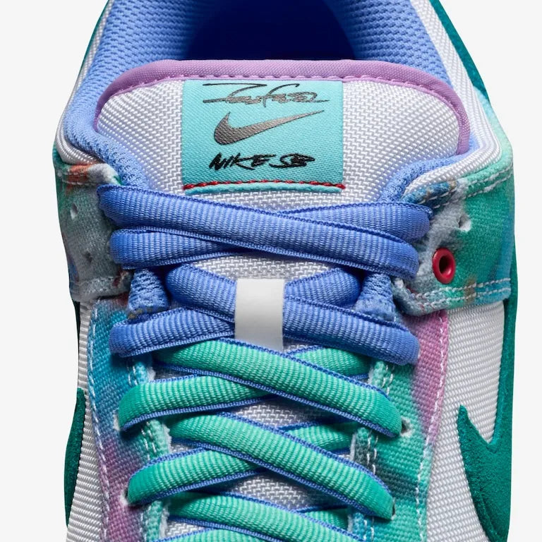 Futura Laboratories x SB Dunk Low White and Geode Teal–Exclusivo