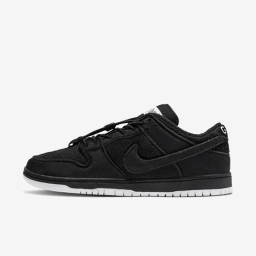 SB Dunk Low Gnarhunters–Premium