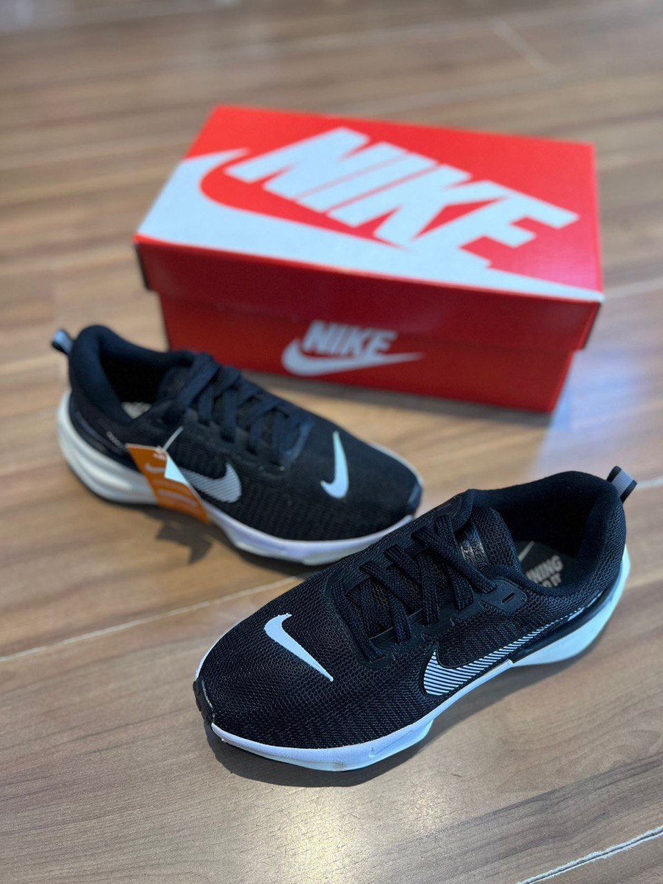 Invencible X RUN 3–Elegante