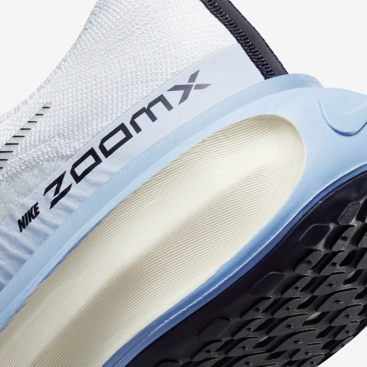 Invencible Run 3 White Cobalt Bliss–Exclusivo