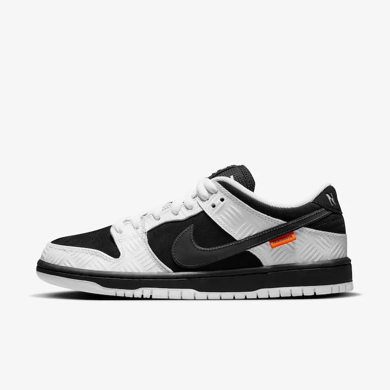 TIGHTBOOTH x SB Dunk Low Black White–Clássico