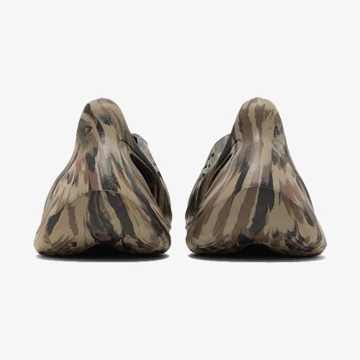 Yeezy Foam Runner MX Cinder–Elegante